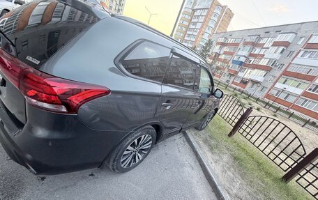Mitsubishi Outlander III рестайлинг 3, 2021 год, 2 000 000 рублей, 3 фотография