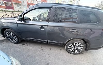 Mitsubishi Outlander III рестайлинг 3, 2021 год, 2 000 000 рублей, 1 фотография