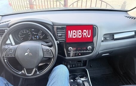 Mitsubishi Outlander III рестайлинг 3, 2021 год, 2 000 000 рублей, 7 фотография