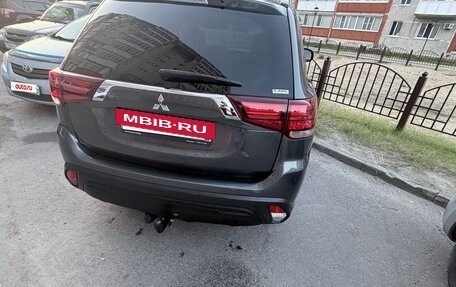 Mitsubishi Outlander III рестайлинг 3, 2021 год, 2 000 000 рублей, 4 фотография