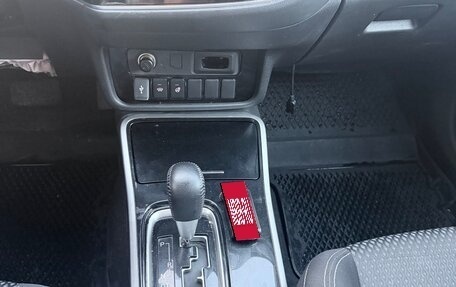 Mitsubishi Outlander III рестайлинг 3, 2021 год, 2 000 000 рублей, 6 фотография