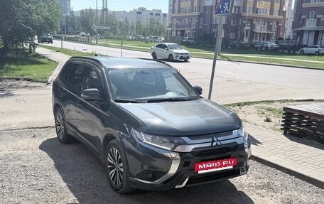 Mitsubishi Outlander III рестайлинг 3, 2021 год, 2 000 000 рублей, 8 фотография