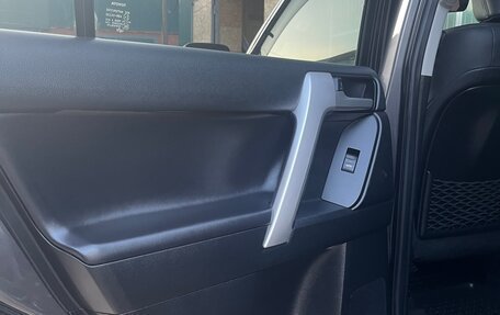 Toyota Land Cruiser Prado 150 рестайлинг 2, 2019 год, 6 000 000 рублей, 12 фотография
