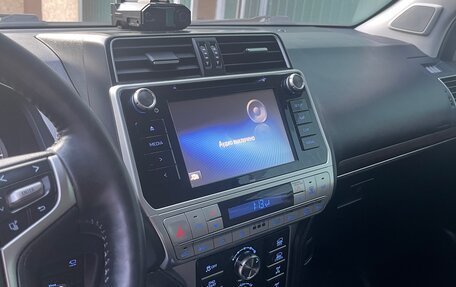 Toyota Land Cruiser Prado 150 рестайлинг 2, 2019 год, 6 000 000 рублей, 10 фотография