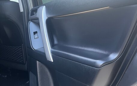Toyota Land Cruiser Prado 150 рестайлинг 2, 2019 год, 6 000 000 рублей, 17 фотография