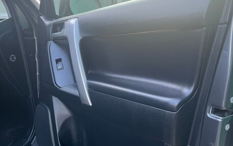 Toyota Land Cruiser Prado 150 рестайлинг 2, 2019 год, 6 000 000 рублей, 19 фотография