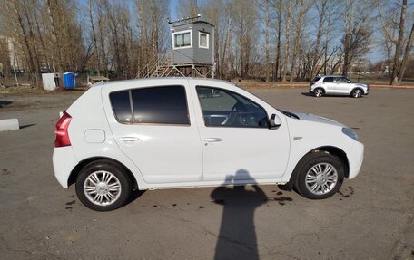 Renault Sandero I, 2013 год, 450 000 рублей, 2 фотография