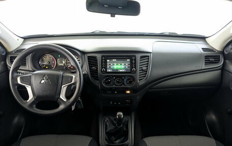 Mitsubishi L200 IV рестайлинг, 2019 год, 2 850 000 рублей, 23 фотография