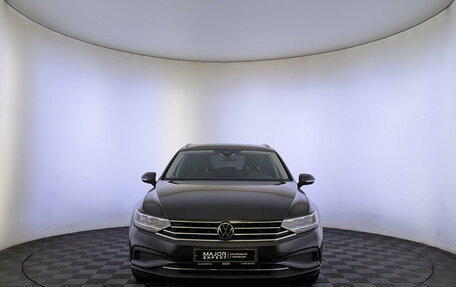 Volkswagen Passat B8 рестайлинг, 2021 год, 2 400 000 рублей, 2 фотография