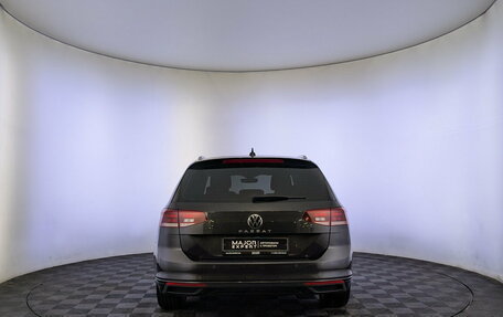 Volkswagen Passat B8 рестайлинг, 2021 год, 2 400 000 рублей, 6 фотография