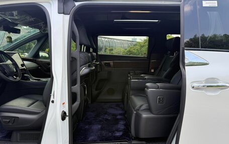 Toyota Alphard, 2024 год, 20 770 700 рублей, 12 фотография
