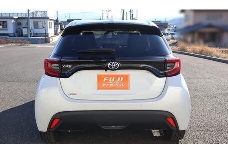 Toyota Yaris, 2022 год, 875 000 рублей, 4 фотография