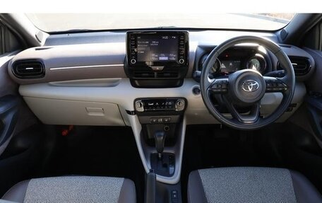 Toyota Yaris, 2022 год, 875 000 рублей, 10 фотография