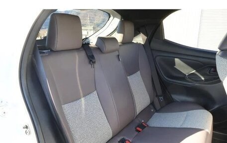 Toyota Yaris, 2022 год, 875 000 рублей, 14 фотография