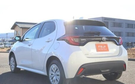 Toyota Yaris, 2022 год, 875 000 рублей, 5 фотография