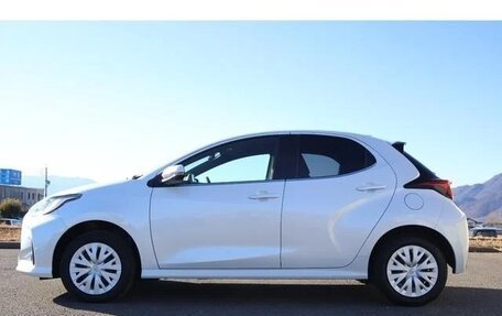 Toyota Yaris, 2022 год, 875 000 рублей, 6 фотография