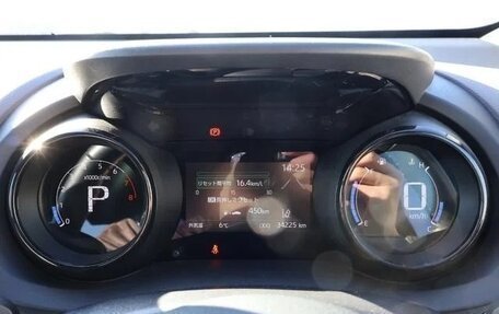 Toyota Yaris, 2022 год, 875 000 рублей, 11 фотография