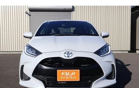 Toyota Yaris, 2022 год, 875 000 рублей, 2 фотография