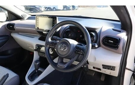 Toyota Yaris, 2022 год, 875 000 рублей, 8 фотография