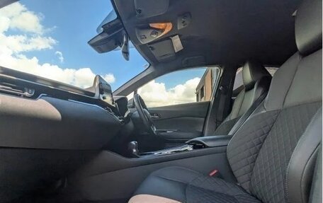 Toyota C-HR I рестайлинг, 2021 год, 1 600 000 рублей, 9 фотография