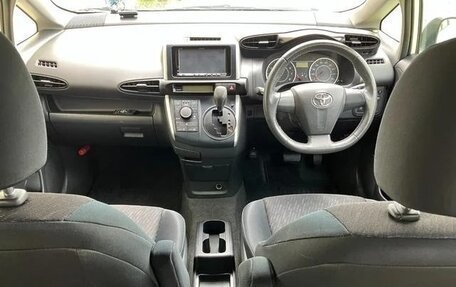 Toyota Wish II, 2011 год, 1 045 000 рублей, 13 фотография