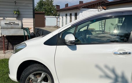 Toyota Vitz, 2013 год, 700 000 рублей, 2 фотография