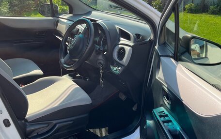 Toyota Vitz, 2013 год, 700 000 рублей, 6 фотография
