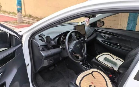 Toyota Yaris XP150 рестайлинг, 2022 год, 1 280 000 рублей, 6 фотография