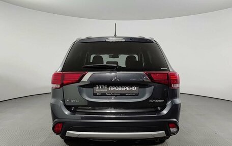 Mitsubishi Outlander III рестайлинг 3, 2016 год, 1 870 000 рублей, 6 фотография