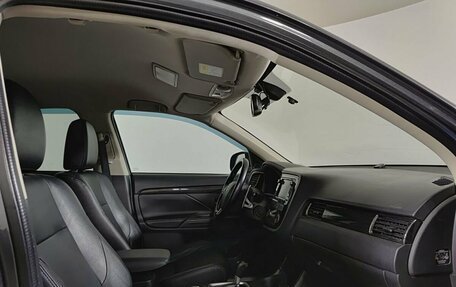 Mitsubishi Outlander III рестайлинг 3, 2016 год, 1 870 000 рублей, 11 фотография