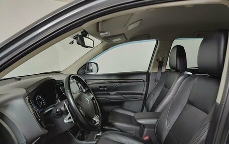 Mitsubishi Outlander III рестайлинг 3, 2016 год, 1 870 000 рублей, 16 фотография