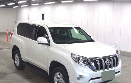 Toyota Land Cruiser Prado 150 рестайлинг 2, 2017 год, 4 000 000 рублей, 33 фотография