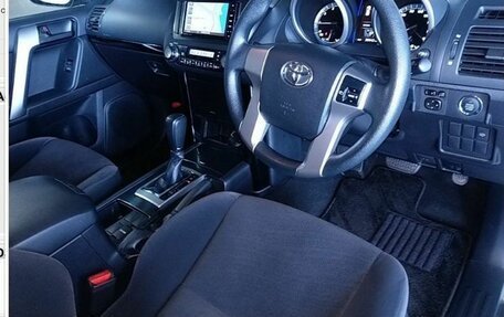 Toyota Land Cruiser Prado 150 рестайлинг 2, 2017 год, 4 000 000 рублей, 32 фотография