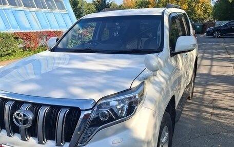 Toyota Land Cruiser Prado 150 рестайлинг 2, 2017 год, 4 000 000 рублей, 29 фотография