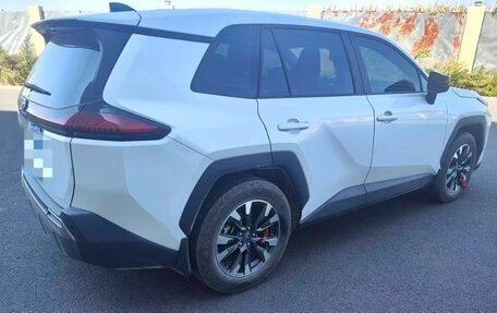 Toyota RAV4, 2025 год, 4 200 000 рублей, 4 фотография