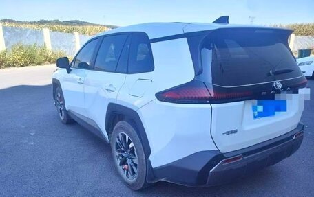 Toyota RAV4, 2025 год, 4 200 000 рублей, 6 фотография