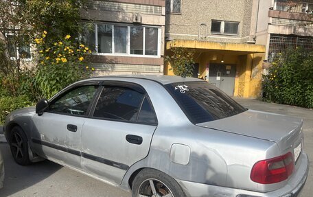 Mitsubishi Carisma I, 2003 год, 230 000 рублей, 3 фотография