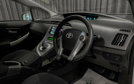 Toyota Prius, 2013 год, 950 000 рублей, 9 фотография