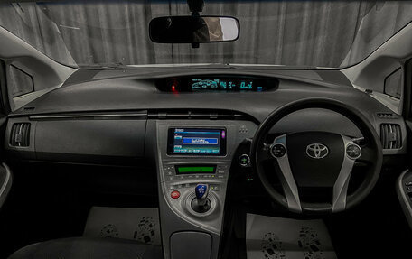 Toyota Prius, 2013 год, 950 000 рублей, 11 фотография