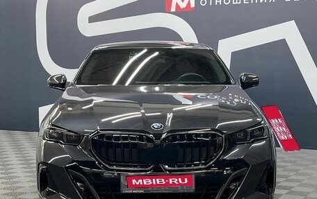 BMW 5 серия, 2024 год, 8 199 900 рублей, 2 фотография