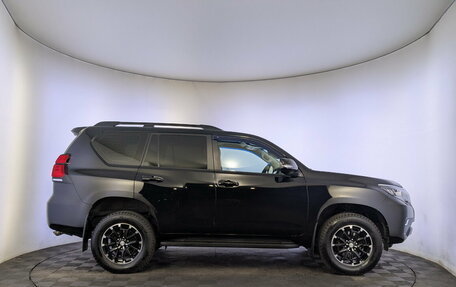 Toyota Land Cruiser Prado 150 рестайлинг 2, 2022 год, 7 950 000 рублей, 4 фотография