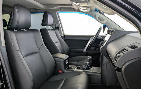 Toyota Land Cruiser Prado 150 рестайлинг 2, 2022 год, 7 950 000 рублей, 25 фотография