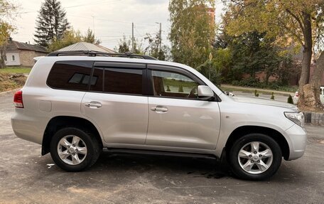 Toyota Land Cruiser 200, 2010 год, 2 650 000 рублей, 6 фотография