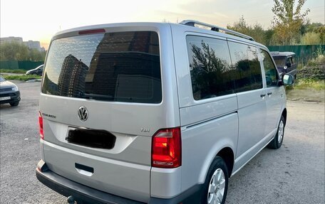 Volkswagen Caravelle T6 рестайлинг, 2017 год, 2 550 000 рублей, 3 фотография