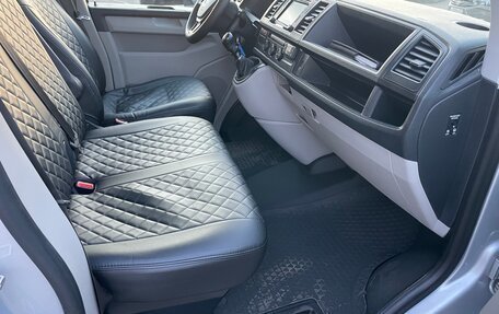 Volkswagen Caravelle T6 рестайлинг, 2017 год, 2 550 000 рублей, 9 фотография