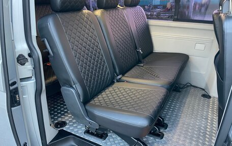 Volkswagen Caravelle T6 рестайлинг, 2017 год, 2 550 000 рублей, 10 фотография