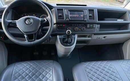 Volkswagen Caravelle T6 рестайлинг, 2017 год, 2 550 000 рублей, 8 фотография