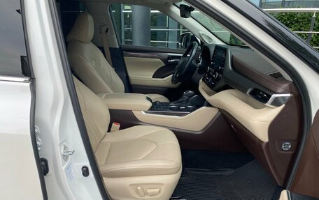 Toyota Highlander, 2021 год, 4 419 000 рублей, 9 фотография