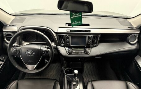 Toyota RAV4, 2017 год, 2 365 000 рублей, 4 фотография