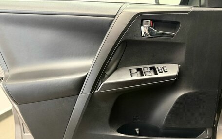 Toyota RAV4, 2017 год, 2 365 000 рублей, 6 фотография
